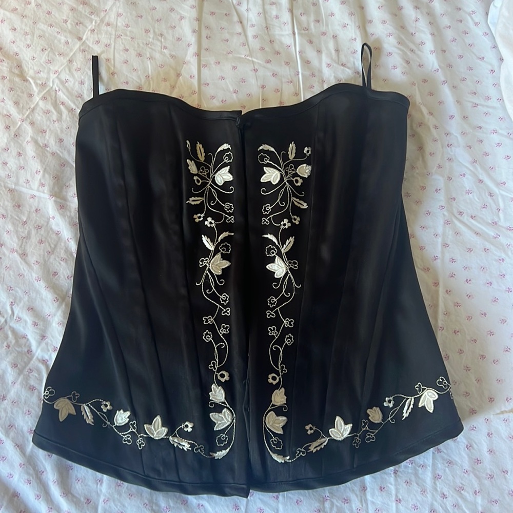 Closet cleanout! CHARLOTTE RUSSE BLACK AND WHITE FLORAL BUSTIER! SO CUTE!